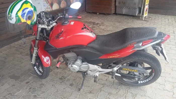 CB300 em perfeitas condições e com ótimo preço, pronta para ser utilizada no dia a dia