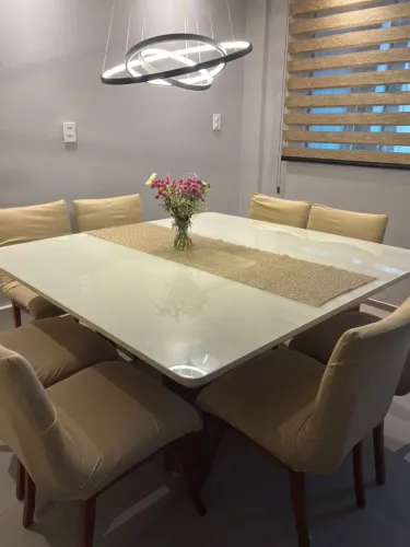 mesa com 8 cadeiras