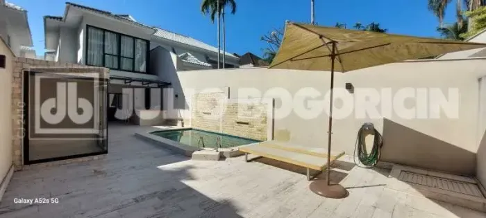 Casa em Condomínio Triplex /Luxo/ 3suítes/ Decorada/ Residencial / Barra da Tijuca