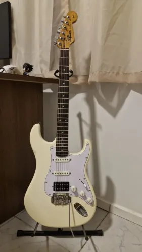 Guitarra Squier + upgrades