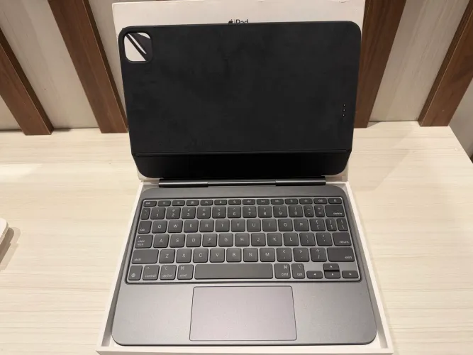 Apple Magic Keyboard iPad Pro 11 (M4/M5) Preto NOVO, nunca usado