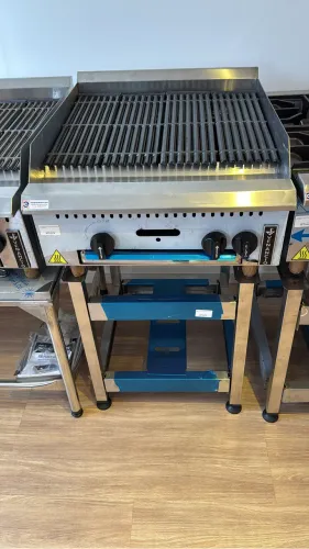 Chair broiler 0,60cm com cavalete nova com garantia