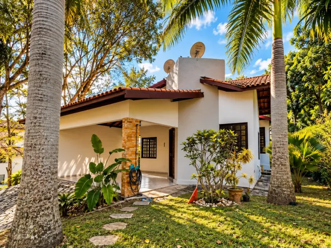 ALUGA-SE OU VENDE-SE CASA CONDOMÍNIO NAÇÕES PRIVÊ. SEGURANÇA 24 HORAS E QUALIDADE DE VIDA