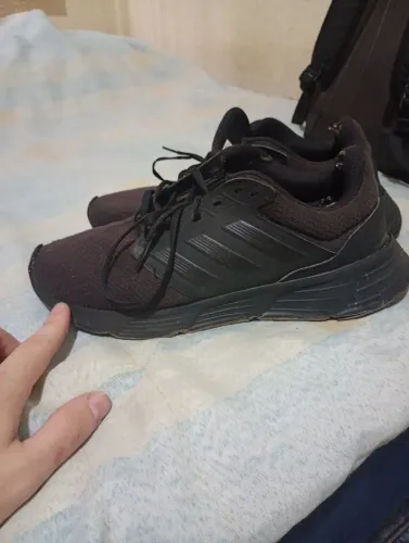Tenis adidas 41 corrida academia 