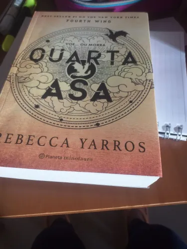 Livros  quarta asa