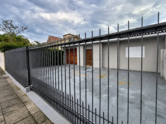 Casa comercial de 4 quartos no Santa Mônica