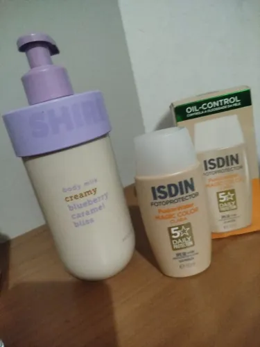 hidratante maraca SHIRIN +BASE COM CORARCA ISDIN COM 50%