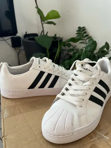 Tênis Adidas