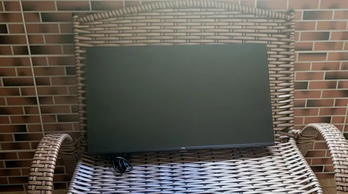 Vendo Tv TCL Smart 32" com defeito. Leia a descrição!!!