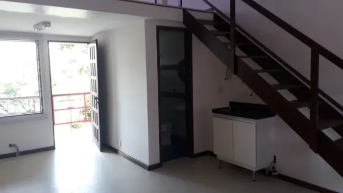 Sala comercial 36m2 mais mezanino no Itaigara
