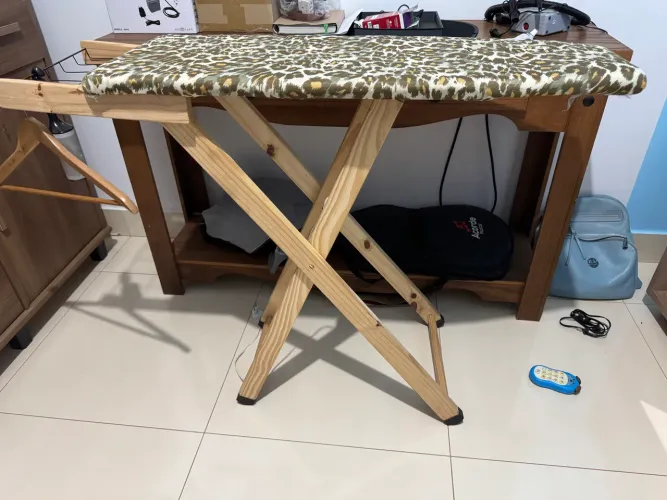 Tábua de passar dobrável de madeira