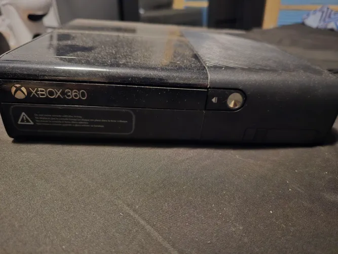 Xbox 360 Super Slim (Xploit)+ Guitarra guitar hero+ Kinect
