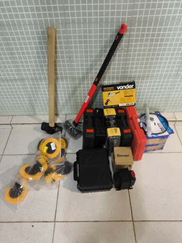 Vendo um lote de ferramentas