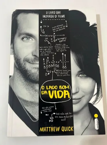 livro de romance "O lado bom da vida"