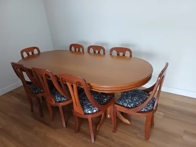Mesa de jantar retangular com 8 cadeiras