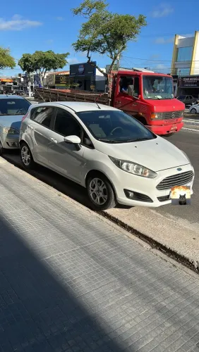 Ford Fiesta 1.6 16V Flex Aut. 5P 2015