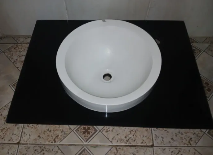 Bancada de Granito Preto 60x45 cm com Cuba de Louça para Banheiro
