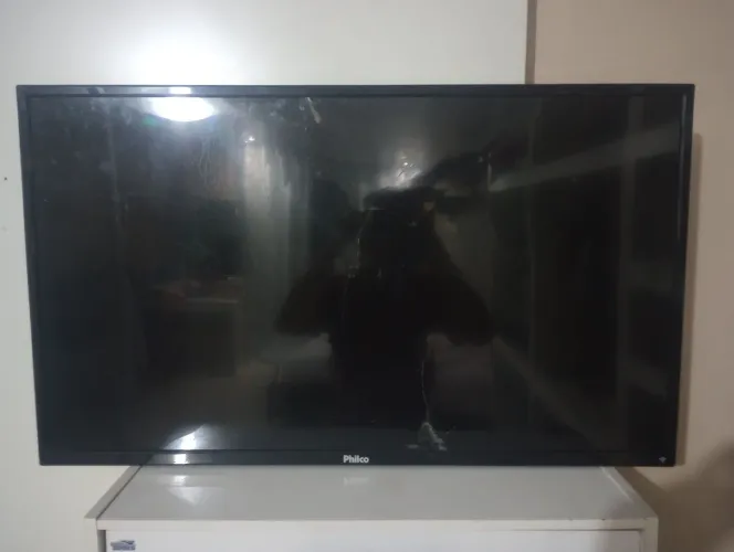 Vendo televisão smart 42 polegadas,para retirada de peças ou troco