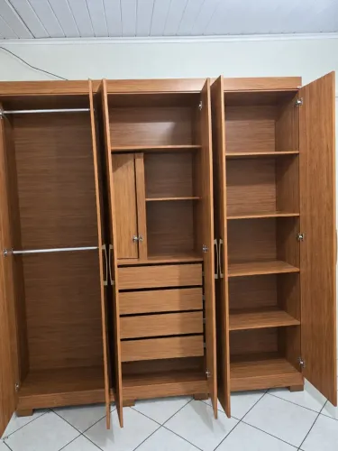 Guarda roupa 6 portas
