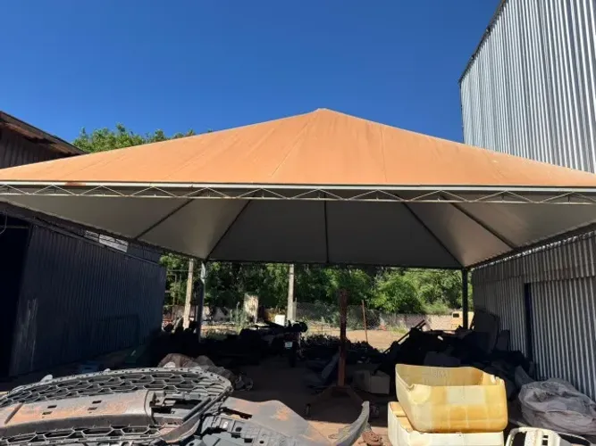 Tenda 10x10 Calhada Piramidal (usada em bom estado)