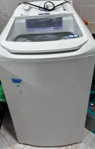 Máquina de lavar roupa 8,5kg, usada, marca Electrolux, voltagem 110V