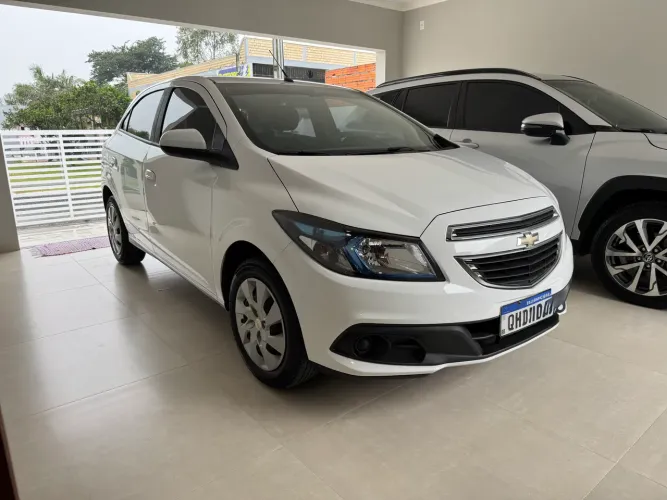 Chevrolet Onix Hatch LT 1.4 8V Flex Power Mec. 4P 2015