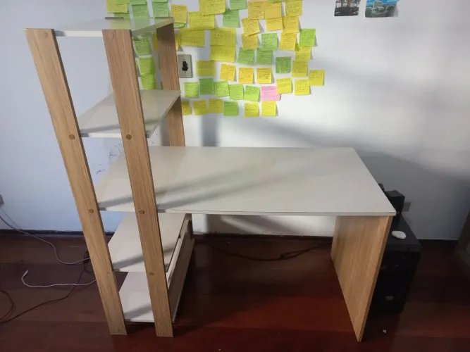 Mesa para estudos/escritório usada