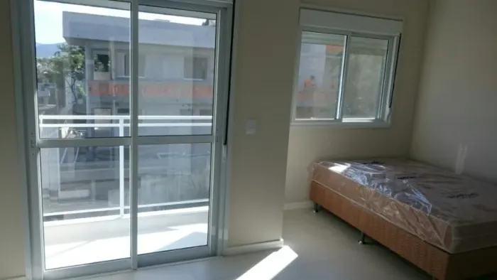 Kitinet alto padrão na Carvoeira. Ao lado da UFSC.