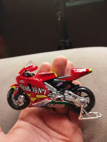 2 Miniaturas moto GP Yamaha e Honda classe 1/18