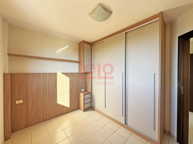 Apartamento de 2 quartos para alugar na Vila Vardelina em Maringá com cozinha planejada e
