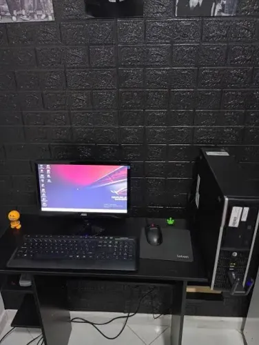 Mais de 25 computador disponível