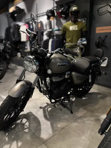 Meteor 350 / Stellar Grey - Letícia 