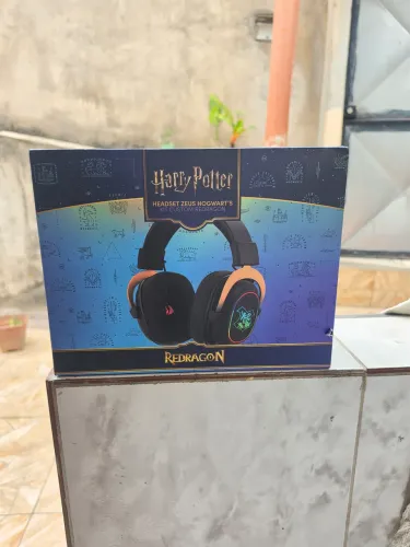 Headset Gamer Redragon Harry Potter Zeus Hogwart?s RGB Special Edition Preto e Dourado