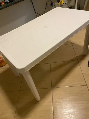 2 mesas plástico + 6 cadeiras desmontável