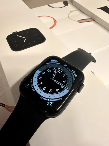 Apple Watch 44mm S5 GPS - Divido no cartão
