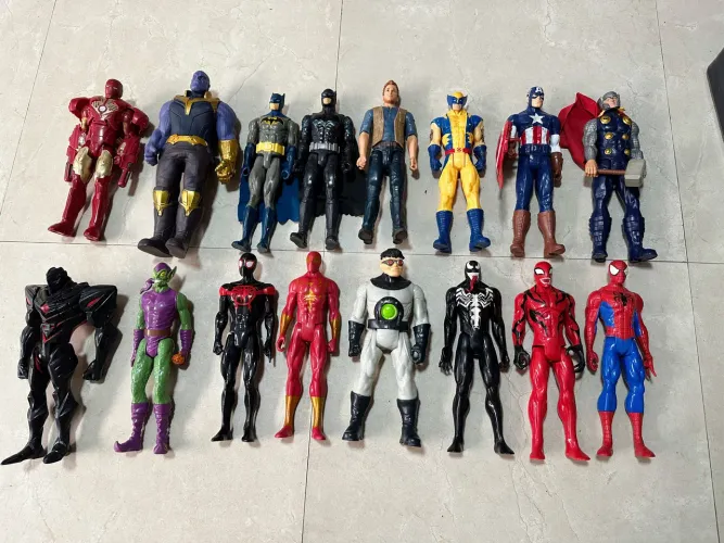 Brinquedos / Bonecos originais (Marvel, DC e outros personagens.)