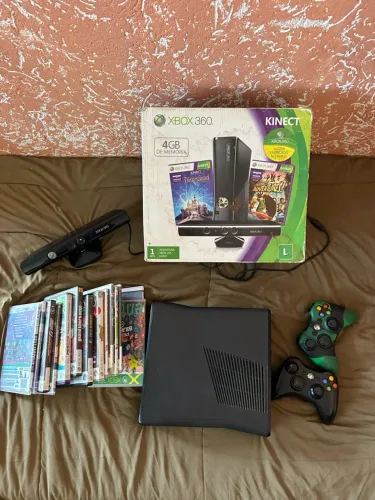 XBOX 360 C/ KINECT ZERADO +15 JOGOS C/ CAIXA DOIS CONTROLES