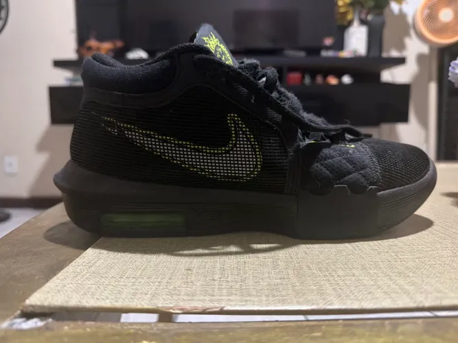 Lebron witness 8