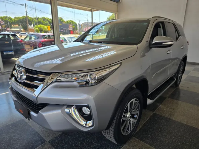 Toyota Hilux SW4 SRX 4X4 2.8 TDI 16V Dies. Aut. 2016