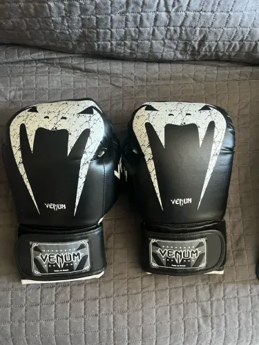 Luvas de boxe/muay thai Venum Giant 12oz