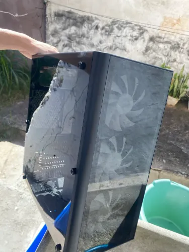 Gabinete mid tower preto com 3 fans rgb