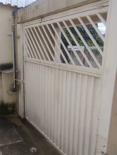 Portão automático super conservado 