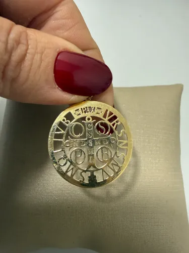 Pingente São Bento grande, 1.7gr ouro 18k