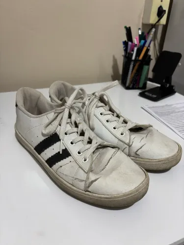 Tênis Casual Branco Mendii Com Listras Pretas Tamanho 38