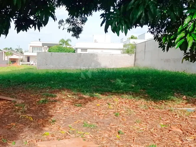 Terreno plano a venda no condomínio Portal de São Clemente - 502m²