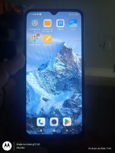 Redmi A9( 32 gigas ) 250 reais  trincado mais funciona tudo perfeitamente 