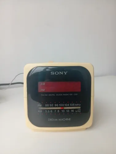 SONY DREAM MACHINE ICF-C121 - RÁDIO RELÓGIO VINTAGE ORIGINAL FUNCIONANDO