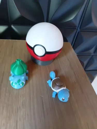 Poke bola e 2 personagens do Pokémon feito na impressora 3 D