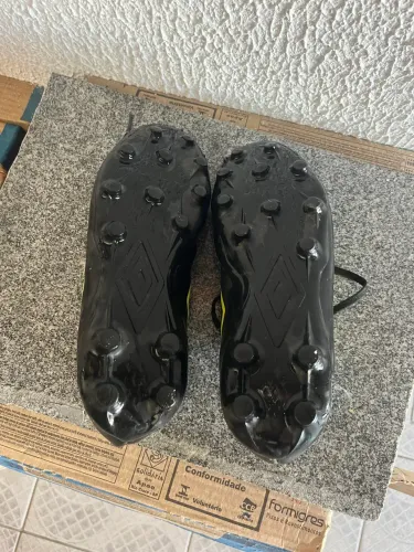 Chuteira Umbro Campo Nº 38 - Pouco Usada
