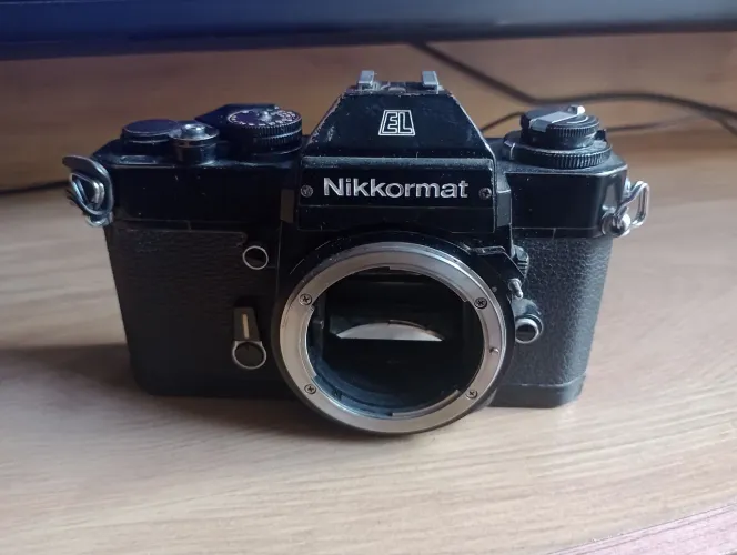 Máquina fotográfica nikkormat EL